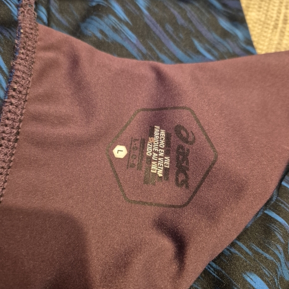 Asics Blue and Black Patterned Sports Bra and Shorts Set - Picture 5 of 11